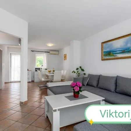 Viktorija Apartament *
