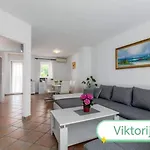 Viktorija 아파트 *